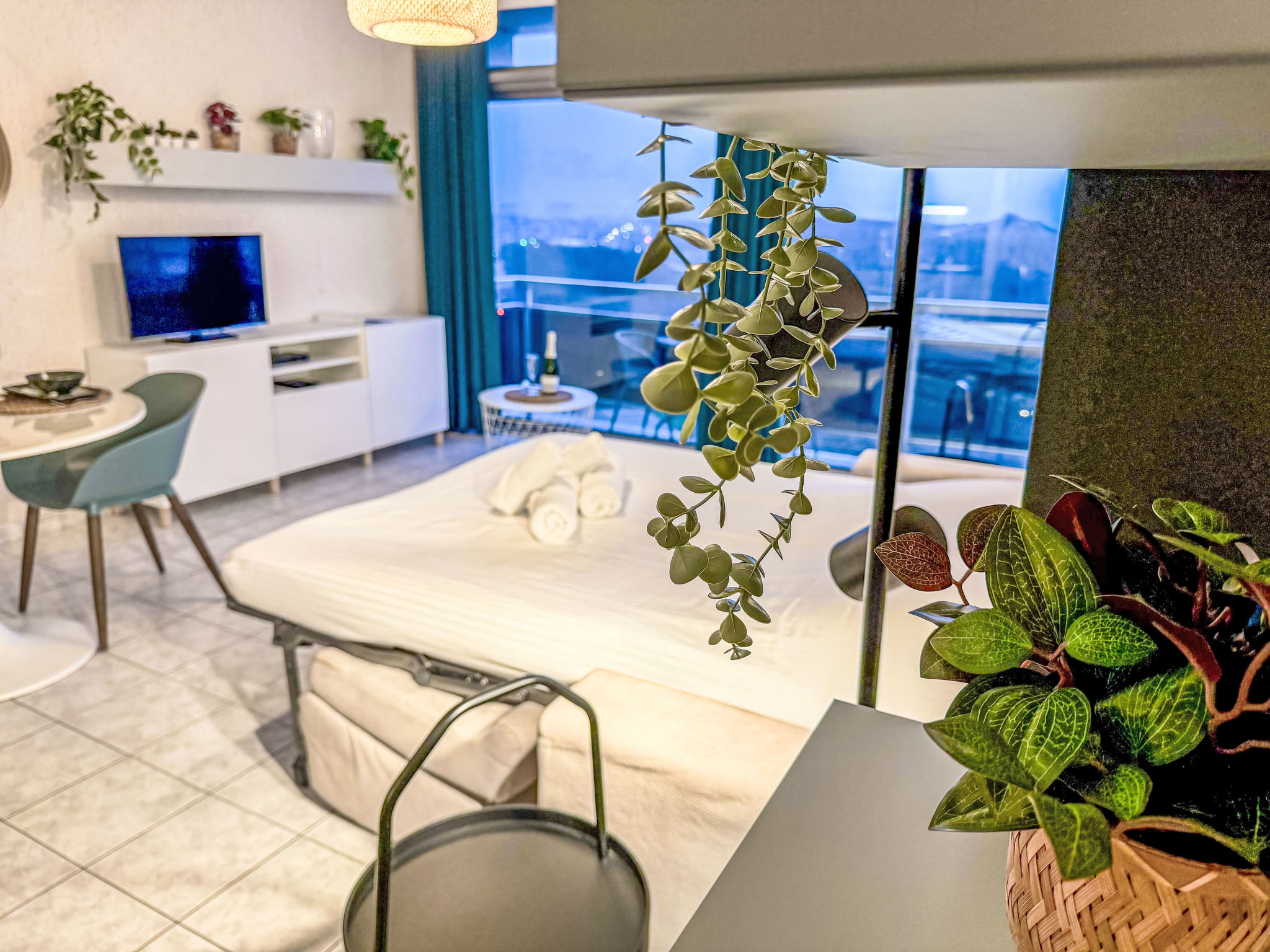 Studio 806 with balcony-Binnen