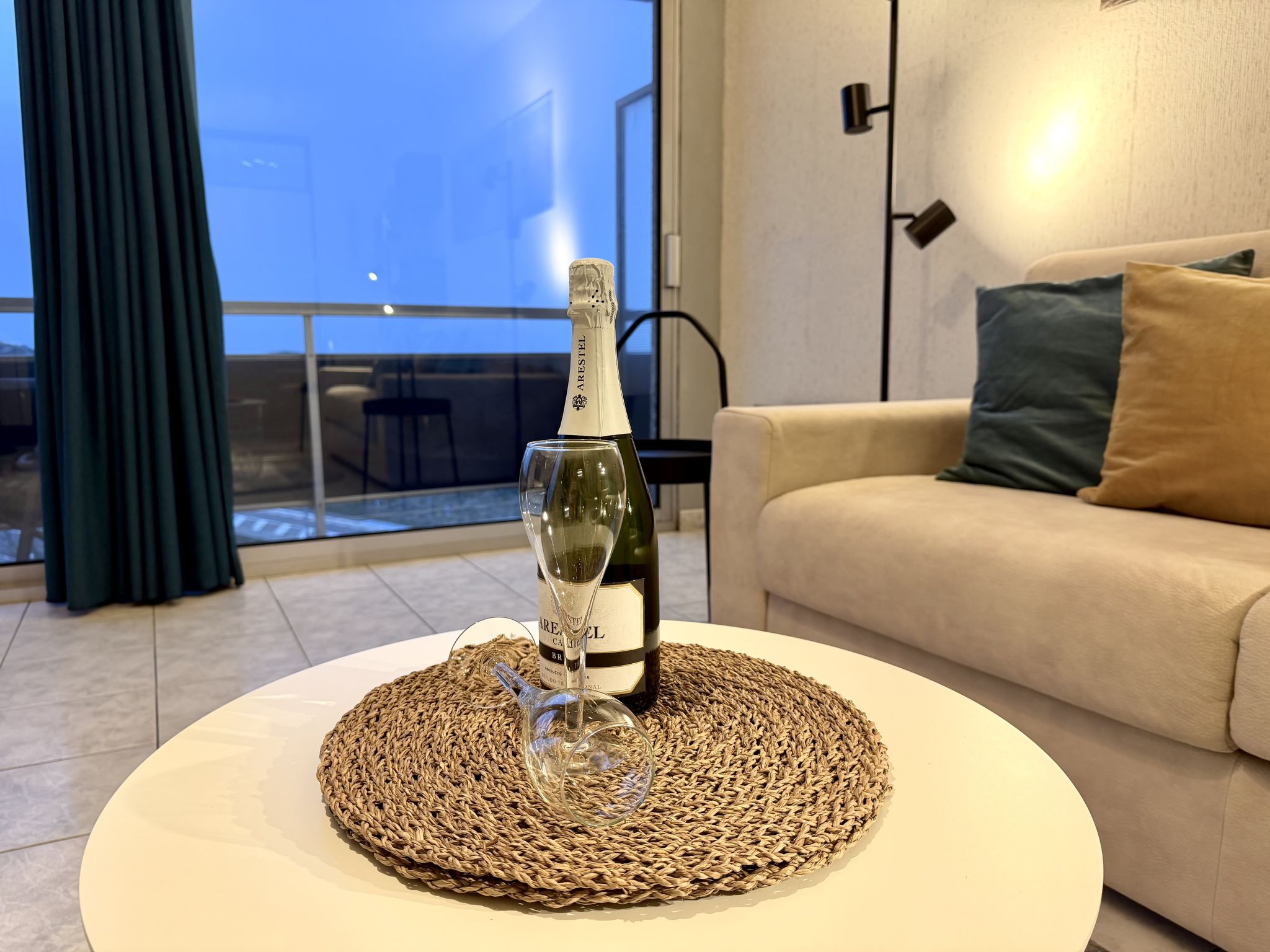 Studio 806 with balcony-Binnen