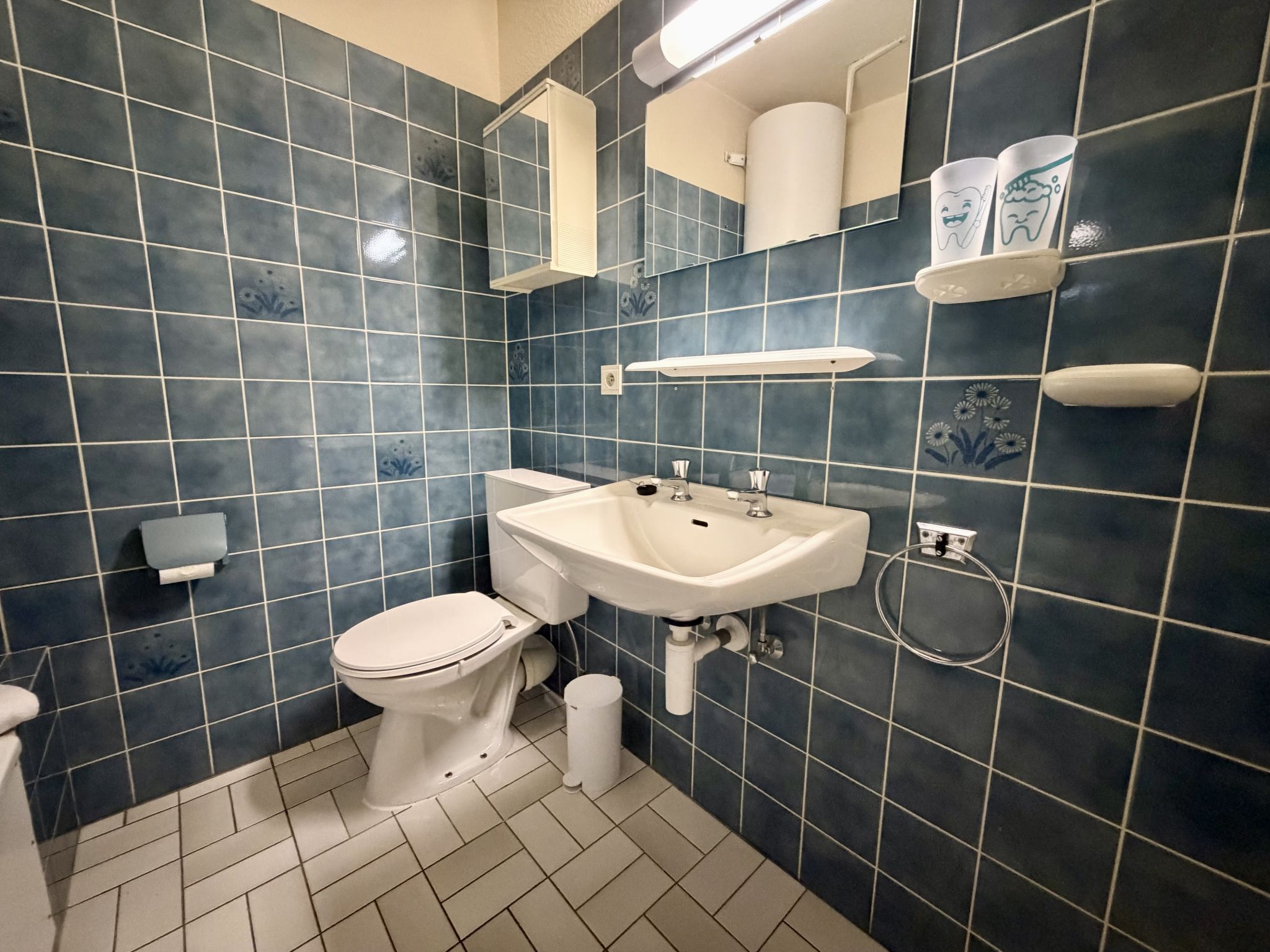 Studio 806 with balcony-Binnen