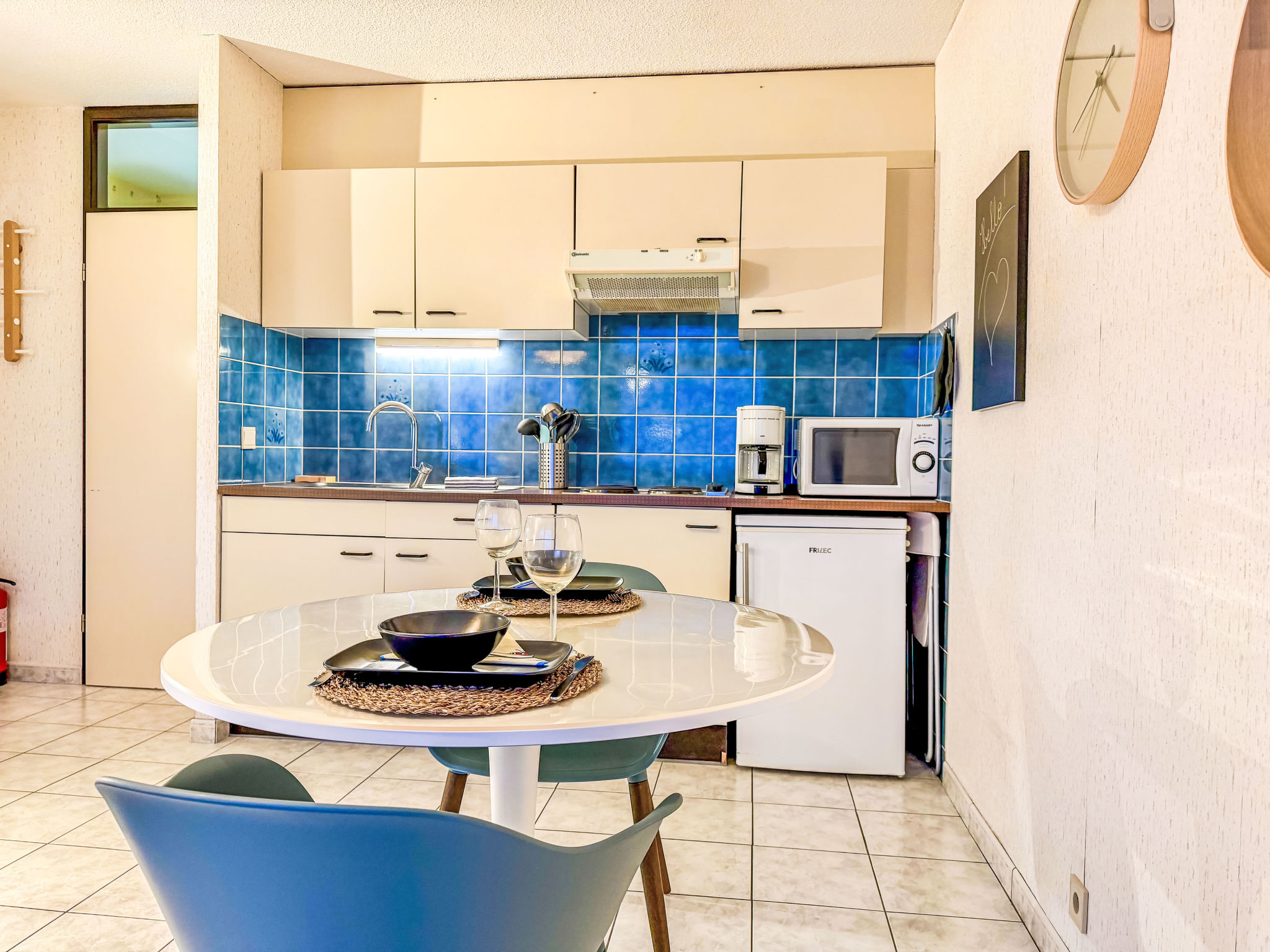 Studio 806 with balcony-Binnen