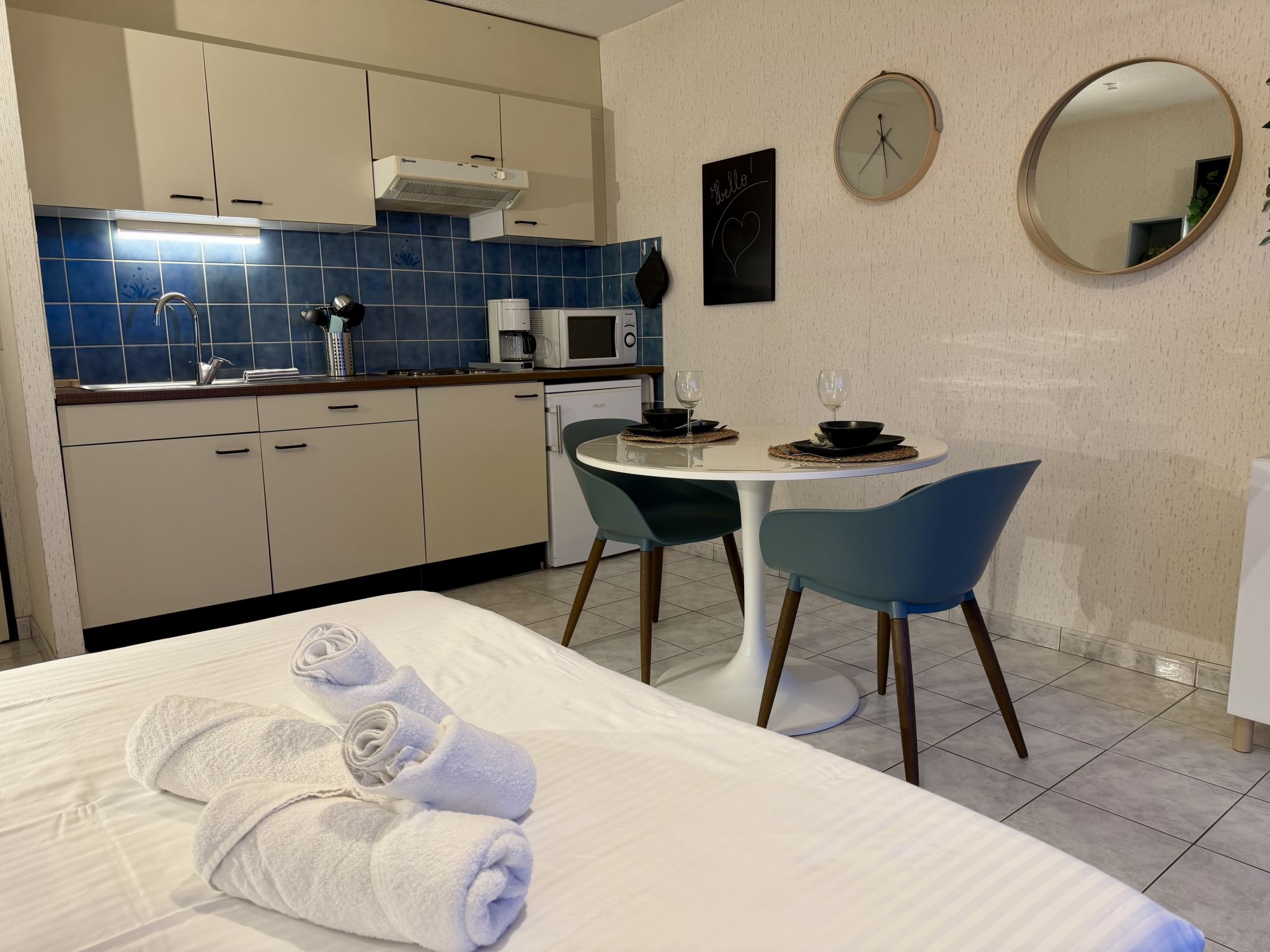 Studio 806 with balcony-Binnen