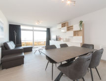 4-persoons appartement met zeezicht direct aan het strand in Bredene - thumbnail 1