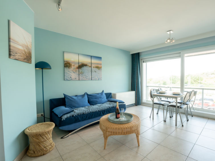 "lautrec", studio 1-kamer 50 m2 op de 2e verdieping, op het noordwesten gelegen. Comfortabel ingericht: open woon-/slaapkamer met 1 2-pers bed (160 cm, lengte 200 cm), eettafel, aparte WC, TV, Digital..