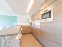 Op 300 m van zee: Ruim modern appartement in Bredene - thumbnail 4
