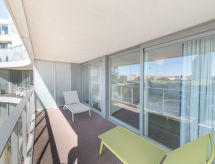 Op 300 m van zee: Ruim modern appartement in Bredene - thumbnail 6