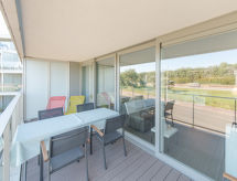 Op 300 m van zee: Ruim modern appartement in Bredene - thumbnail 2