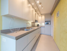 2-persoons appartement met zeezicht op 400 m van het strand in Bredene - thumbnail 2