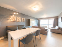 2-persoons appartement met zeezicht op 400 m van het strand in Bredene - thumbnail 1
