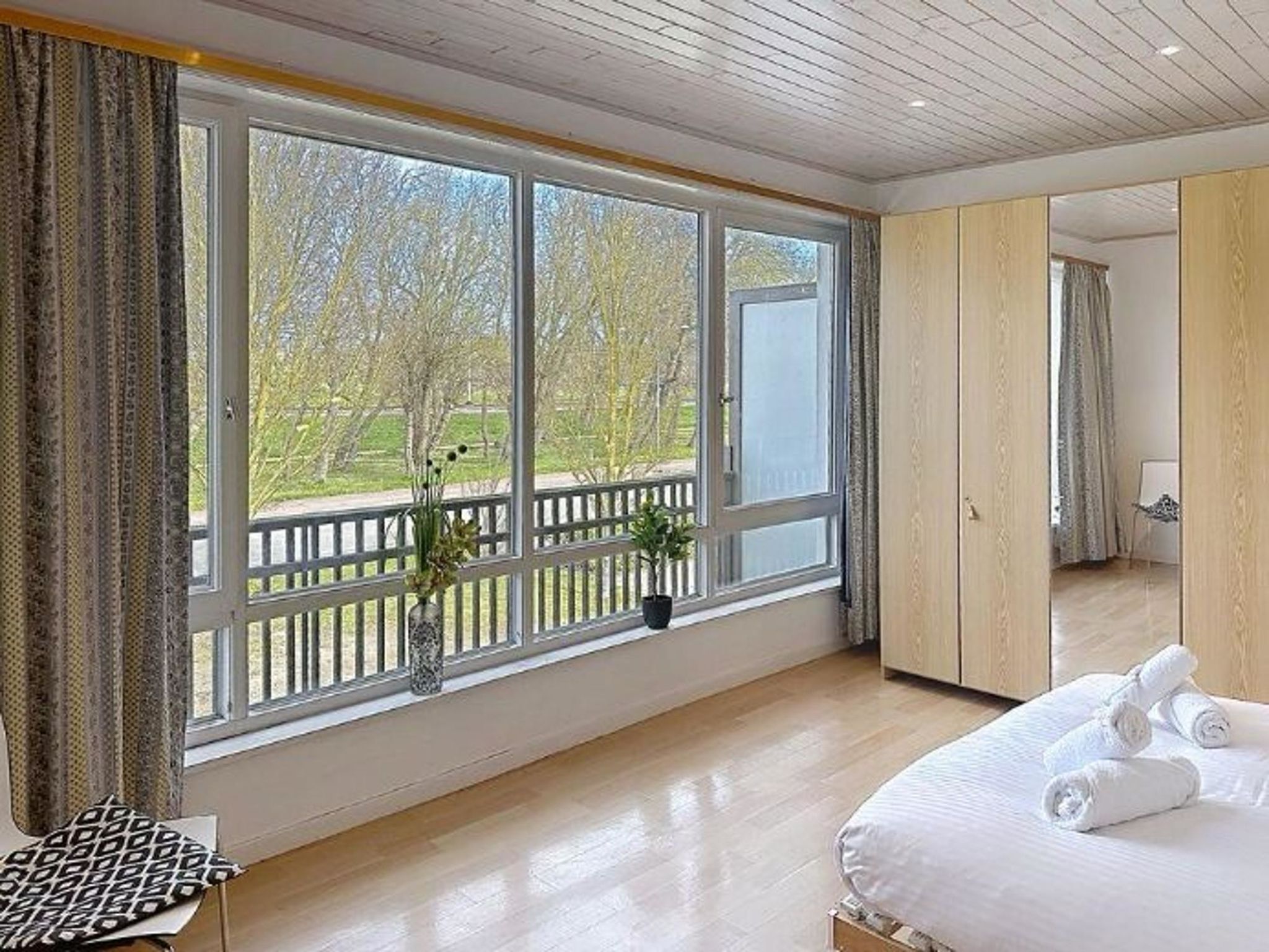 Photo of sea-kret with garden