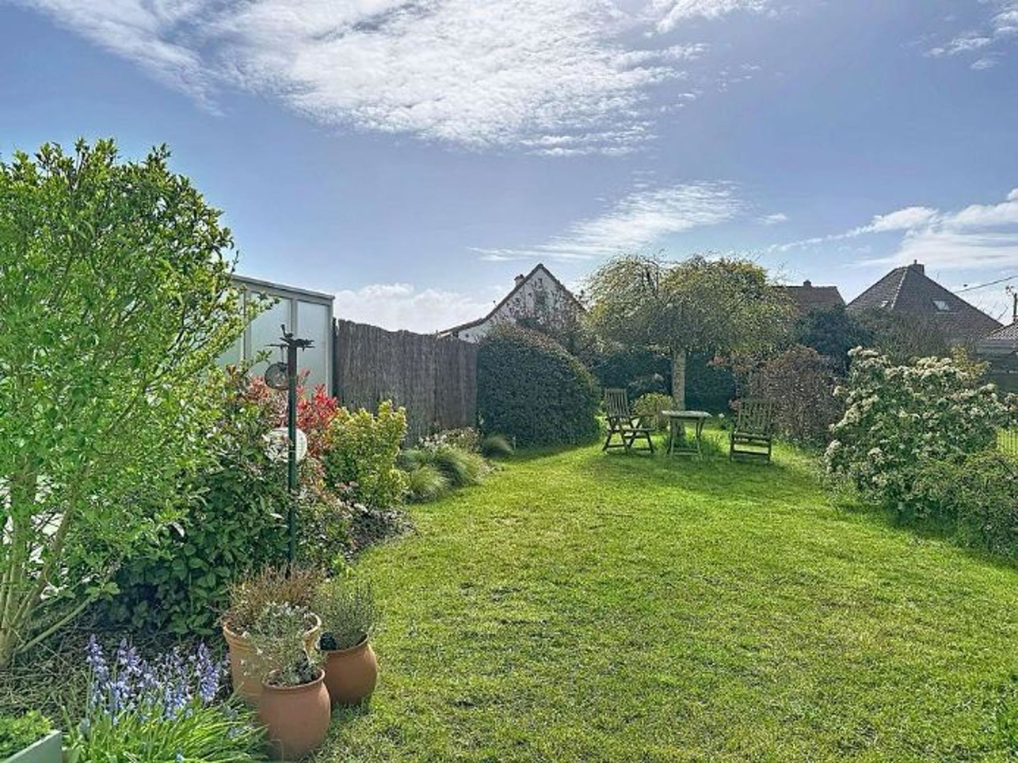 Photo of sea-kret with garden