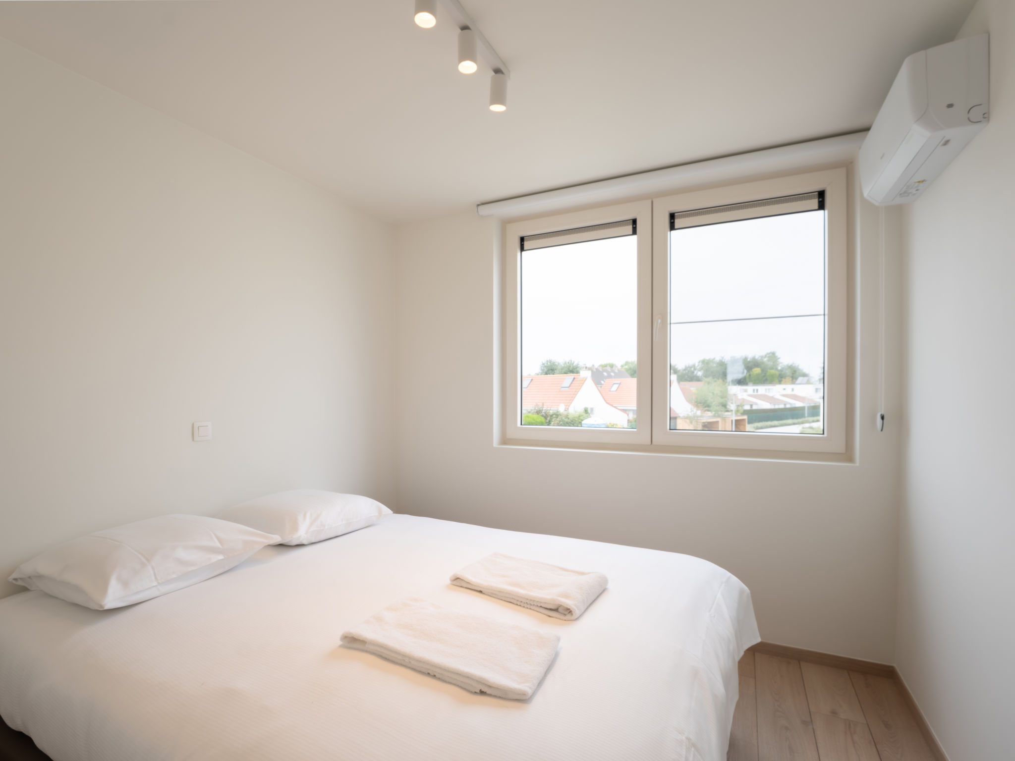 De Strandloper I with parking & airco