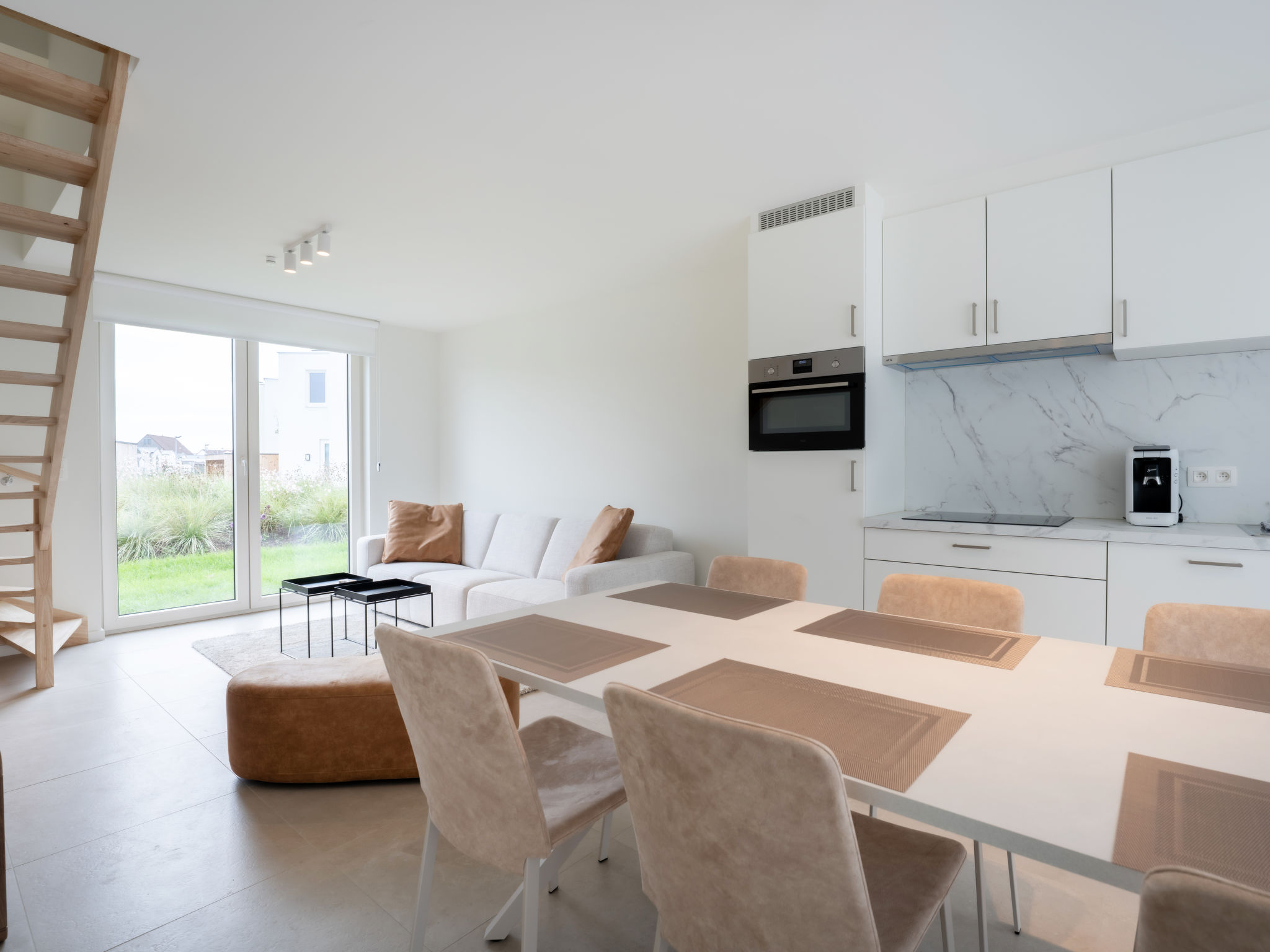 De Strandloper I with parking & airco