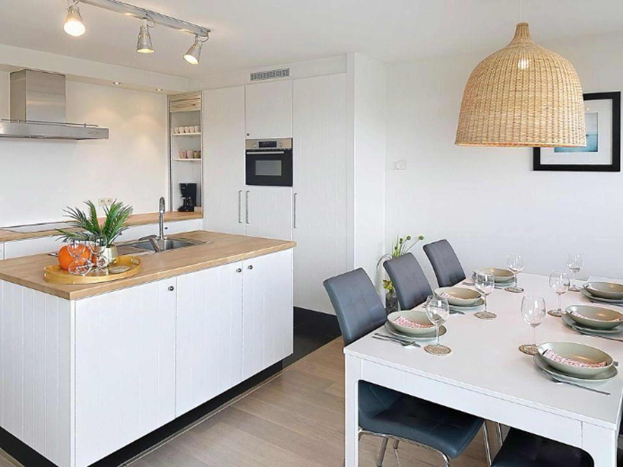 Photo of Albatros with parking