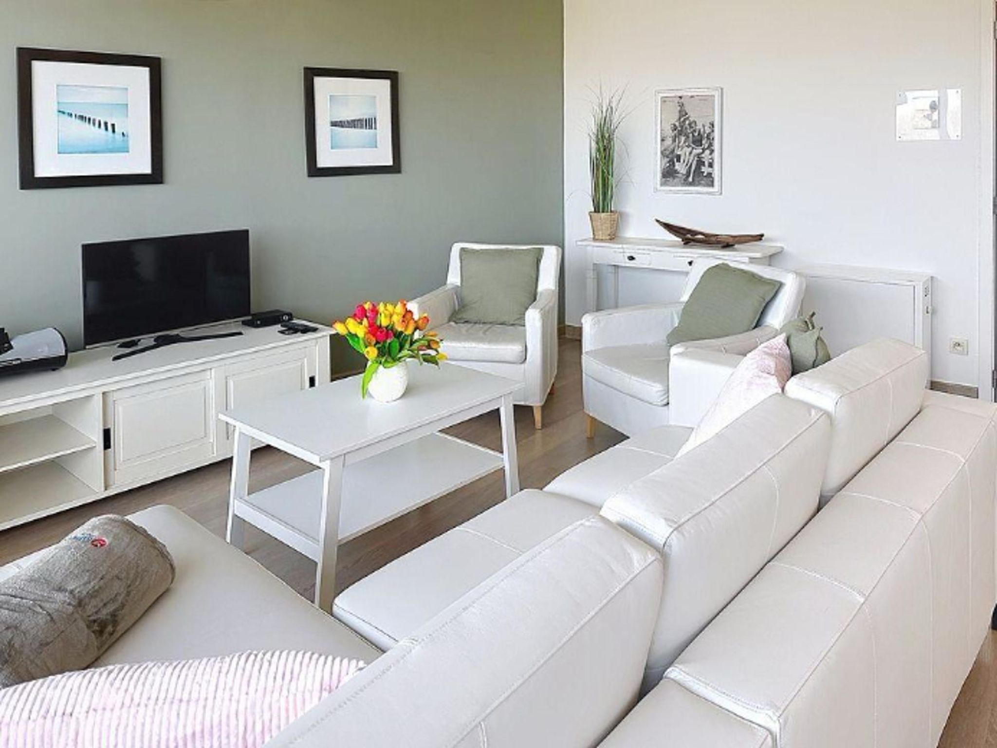 Photo of Albatros with parking