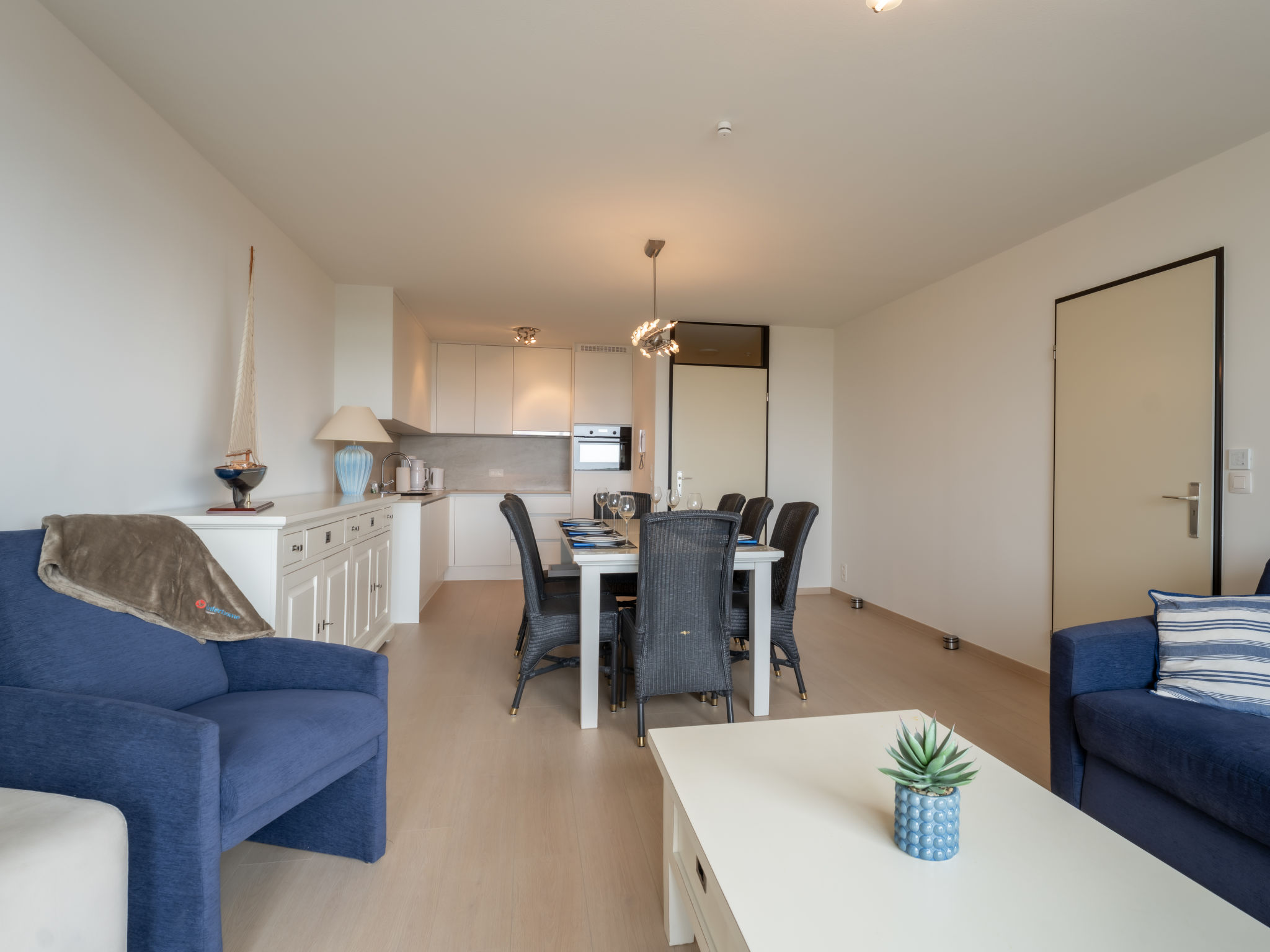 Astrid with parking & airco - Drinnen