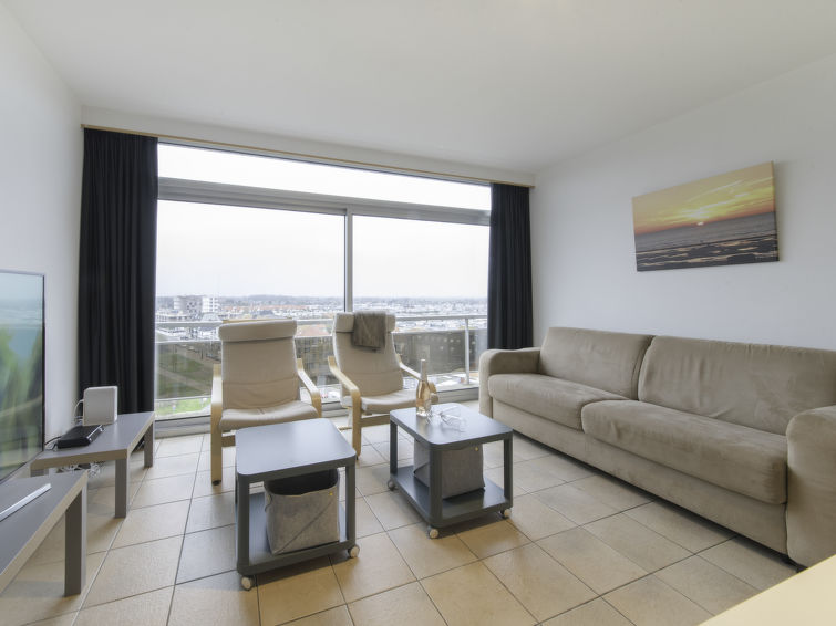 "Seaview 2", appartement 2-kamers 45 m2 op de 9e verdieping. Licht, gedeeltelijk gerenoveerd in 2017, comfortabel ingericht: woon-/eetkamer met 1 divanbed (140 cm, lengte 200 cm), Digitale TV, Flatscr..