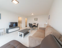 Op 300 m van zee: appartement met zeezicht in Bredene - thumbnail 1