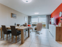 Op 300 m van zee: 4-persoons appartement in Bredene met zeezicht - thumbnail 1