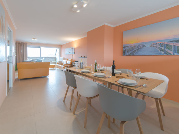 6-persoons appartement aan het strand in Bredene met open haard in Bredene