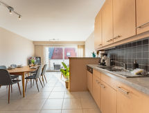 Zandloper met balkon: Ruim appartement voor 5 aan de kust in Bredene - thumbnail 6