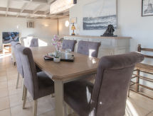Op 600 m van zee: Vrijstaand vakantiehuis met verwarmd zwembad in Bredene - thumbnail 3