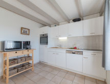 Op 600 m van zee: Vrijstaand vakantiehuis met verwarmd zwembad in Bredene - thumbnail 4