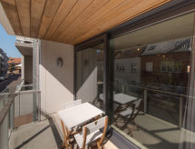 Op 450 m van het strand: modern 4-persoons appartement in Bredene - thumbnail 2