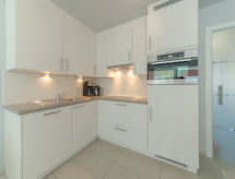 Op 450 m van het strand: modern 4-persoons appartement in Bredene - thumbnail 3