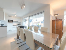 4-persoons appartement op 400 m van het strand in Bredene - thumbnail 2