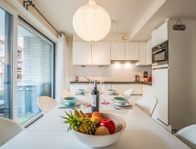Op 400 m van het strand: modern 4-persoons appartement in Bredene - thumbnail 2
