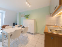 Licht appartement in Bredene, op 500 meter van strand en zee - thumbnail 2