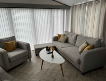 Modern chalet aan het water met zwembad en terras in Jabbeke - thumbnail 1