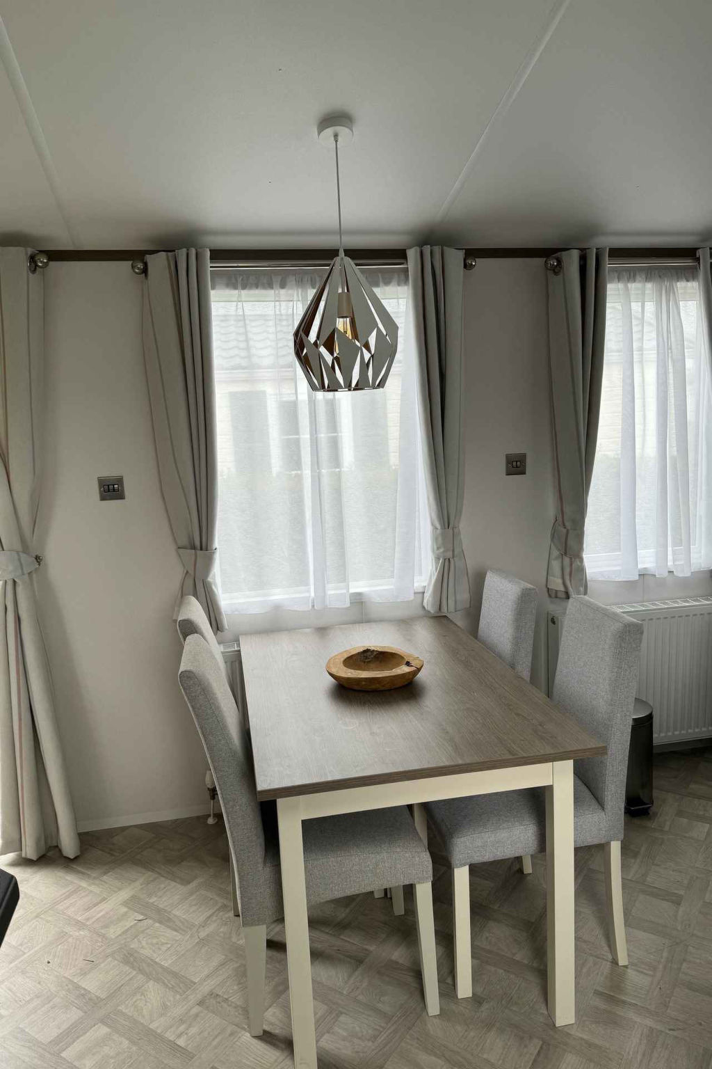 Modern chalet aan het water met zwembad en terras in Jabbeke - foto 3