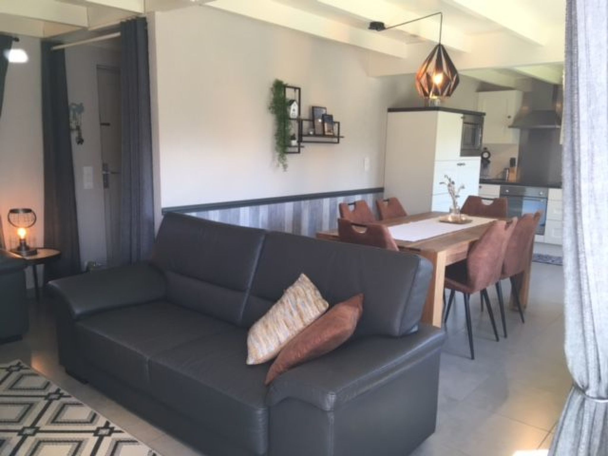 Zonneweelde bei Dünen und Wald-Inside