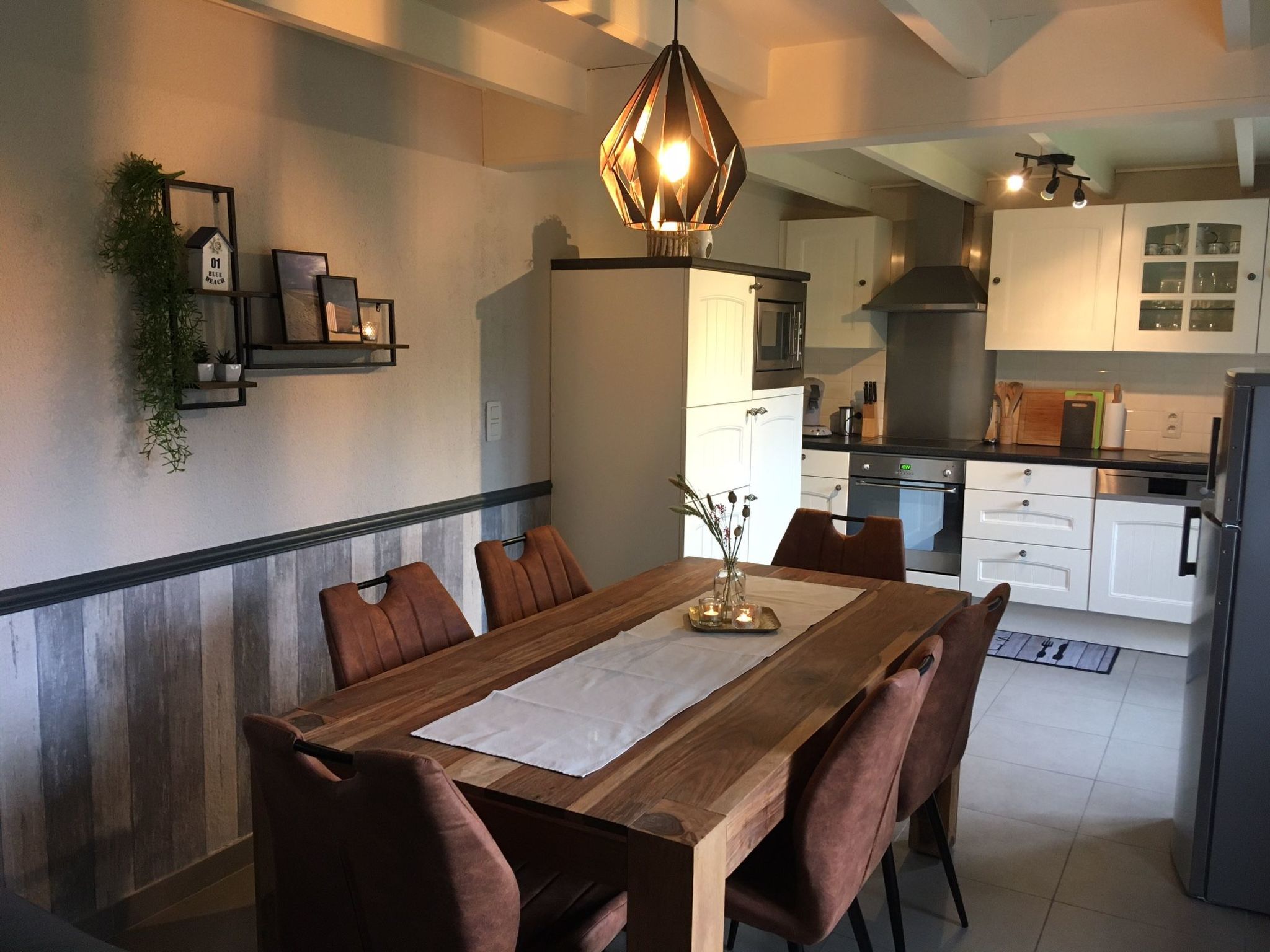 Zonneweelde bei Dünen und Wald-Inside