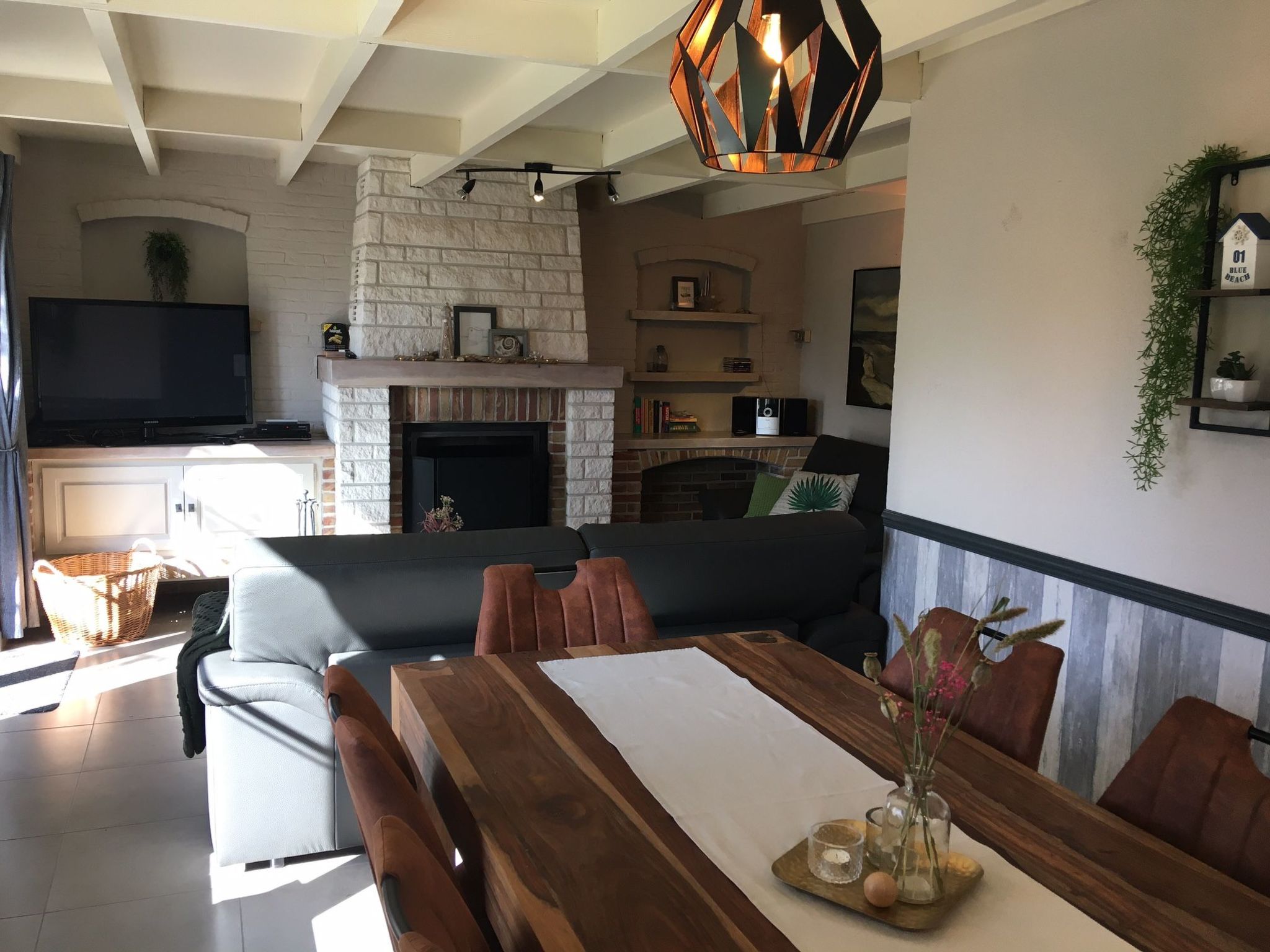 Zonneweelde bei Dünen und Wald-Inside