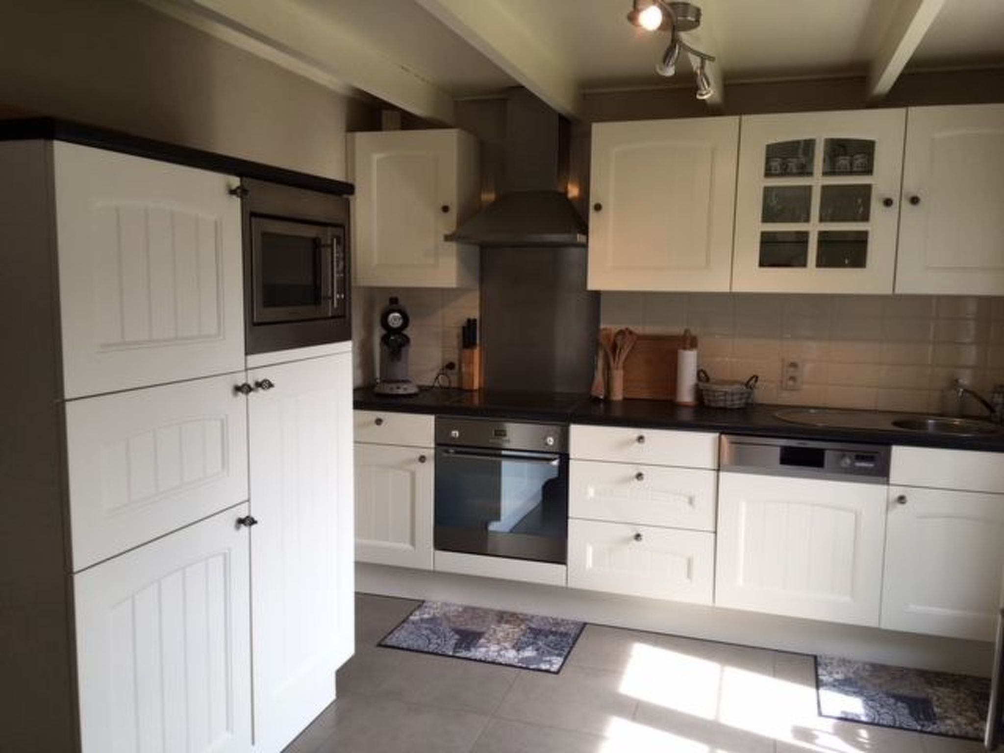 Zonneweelde bei Dünen und Wald-Inside