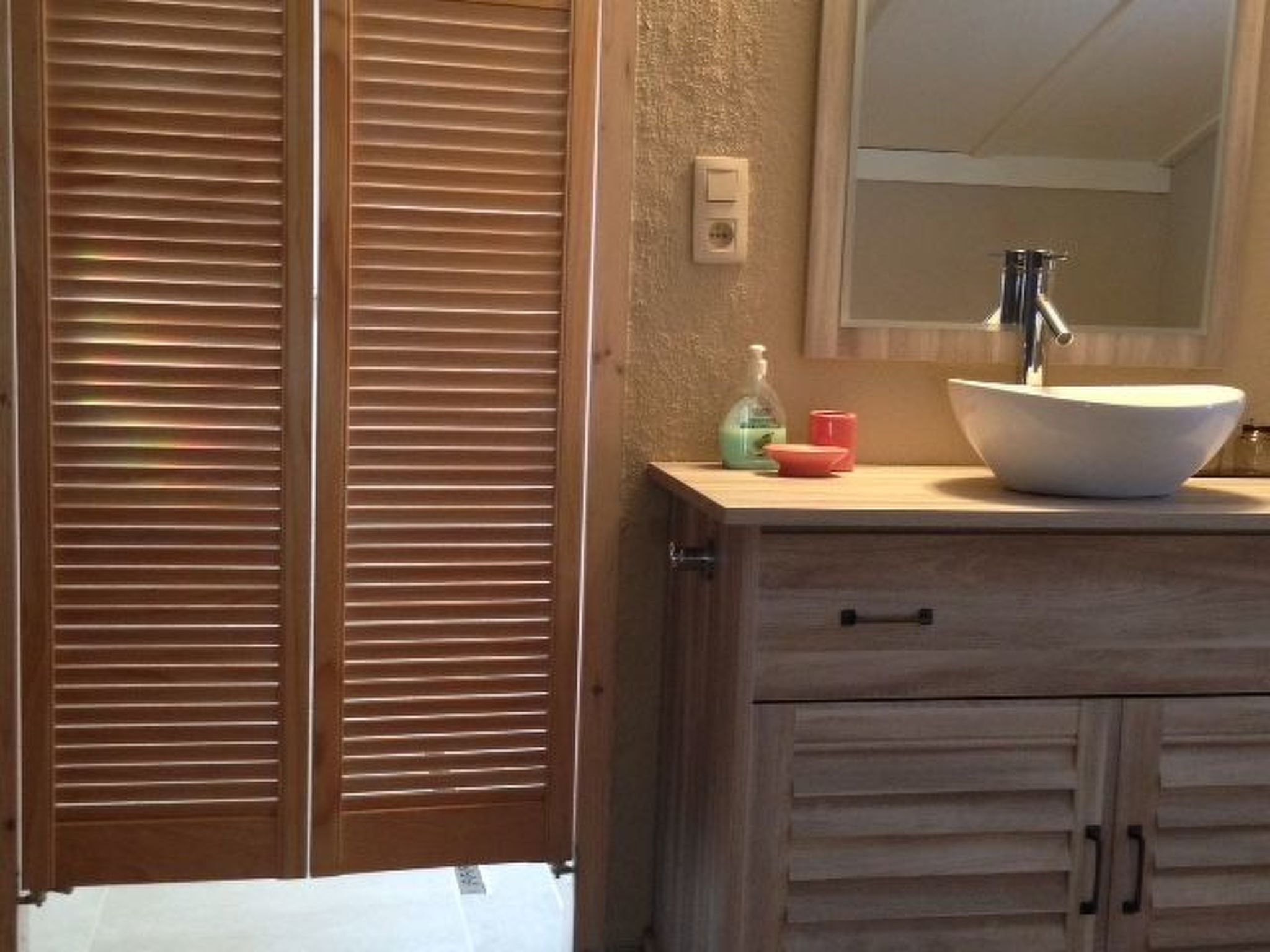 Zonneweelde bei Dünen und Wald-Inside