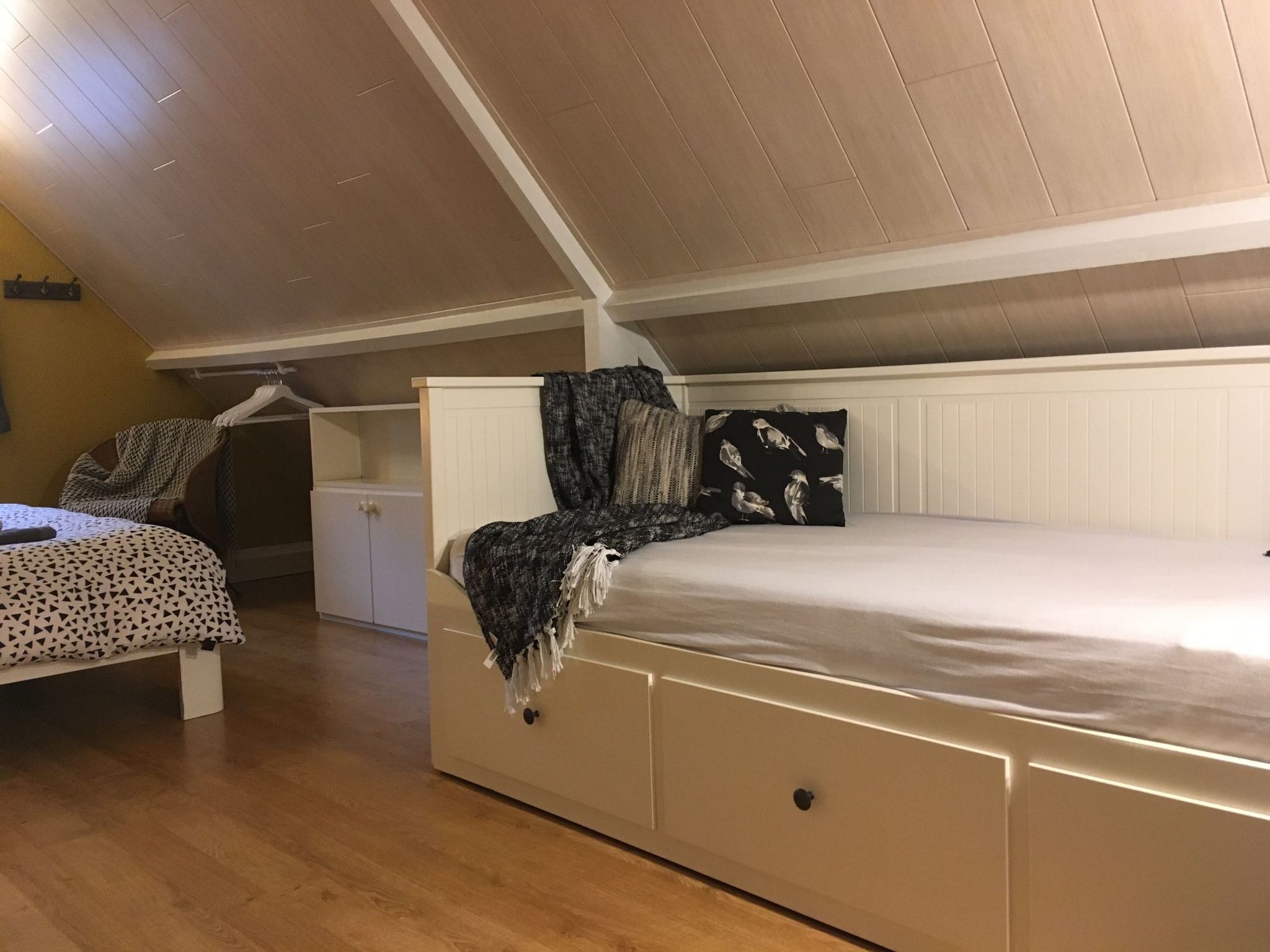 Windekind mit Blick auf die Felder