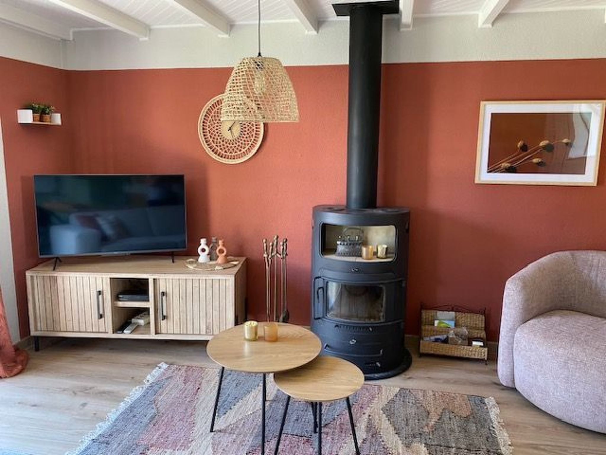 Zonnewind in der Nähe von Dünen und Wald-Inside