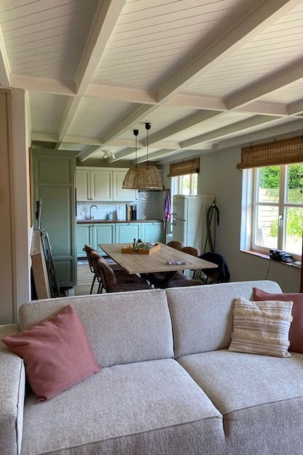 Zonnewind in der Nähe von Dünen und Wald-Inside