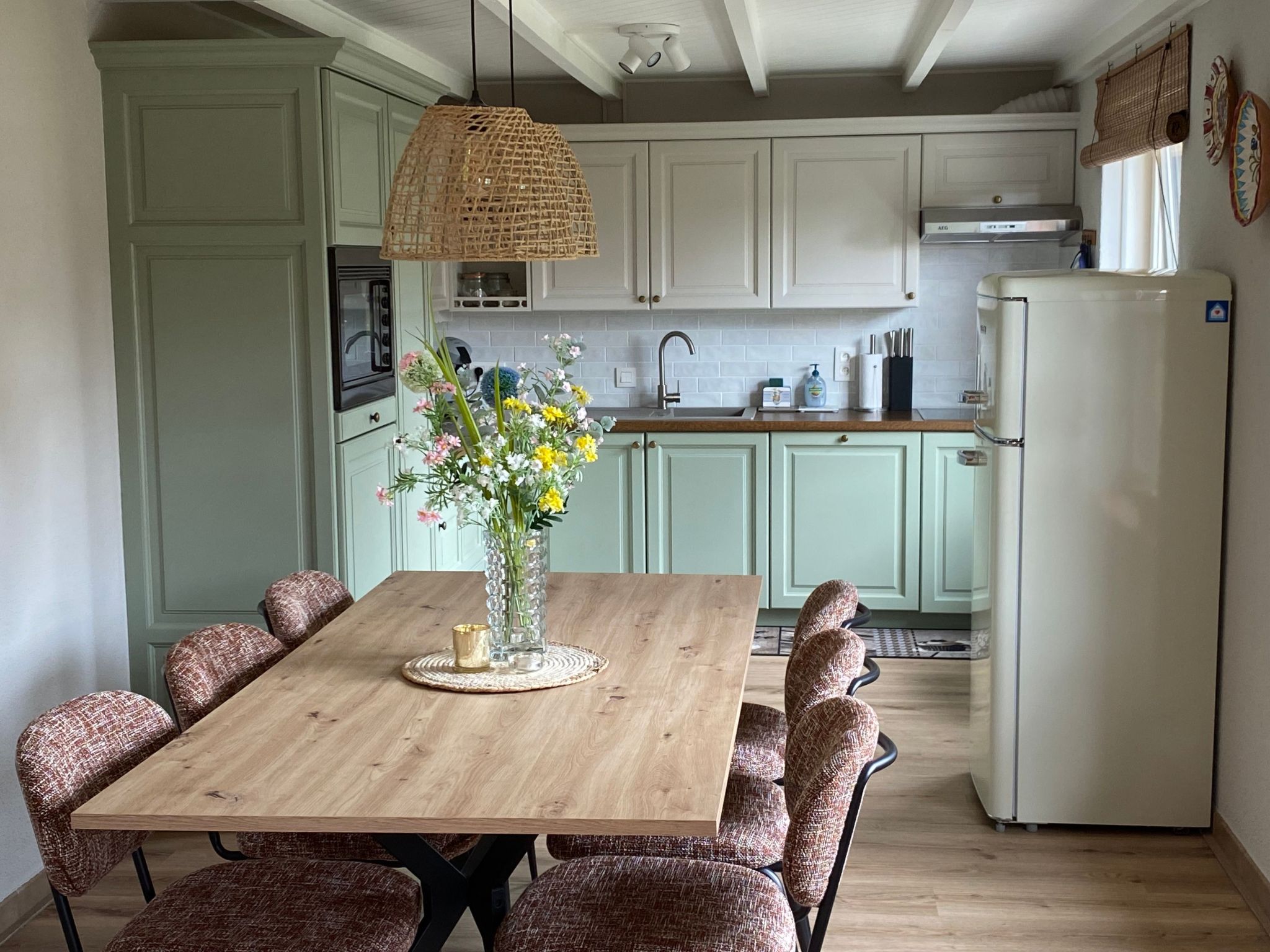 Zonnewind in der Nähe von Dünen und Wald-Inside