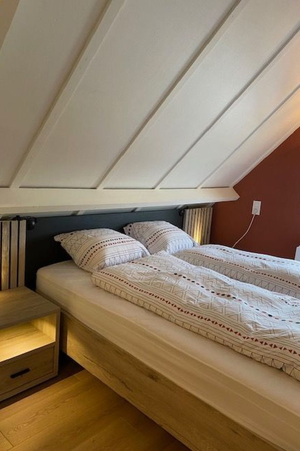 Zonnewind in der Nähe von Dünen und Wald-Inside