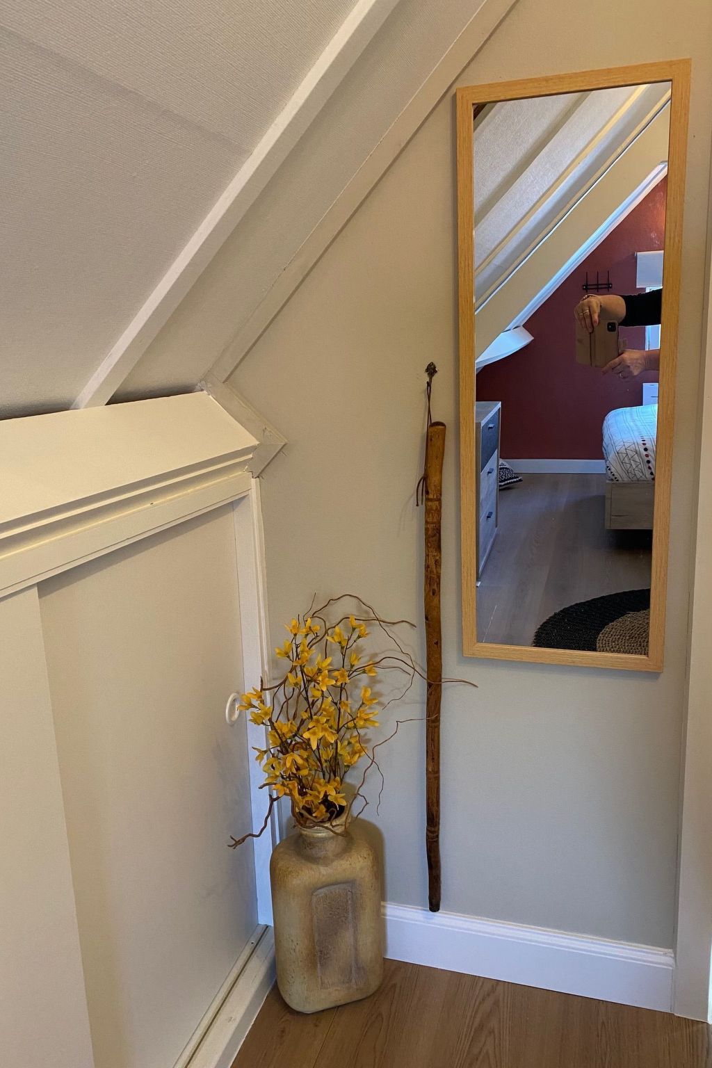 Zonnewind in der Nähe von Dünen und Wald-Inside