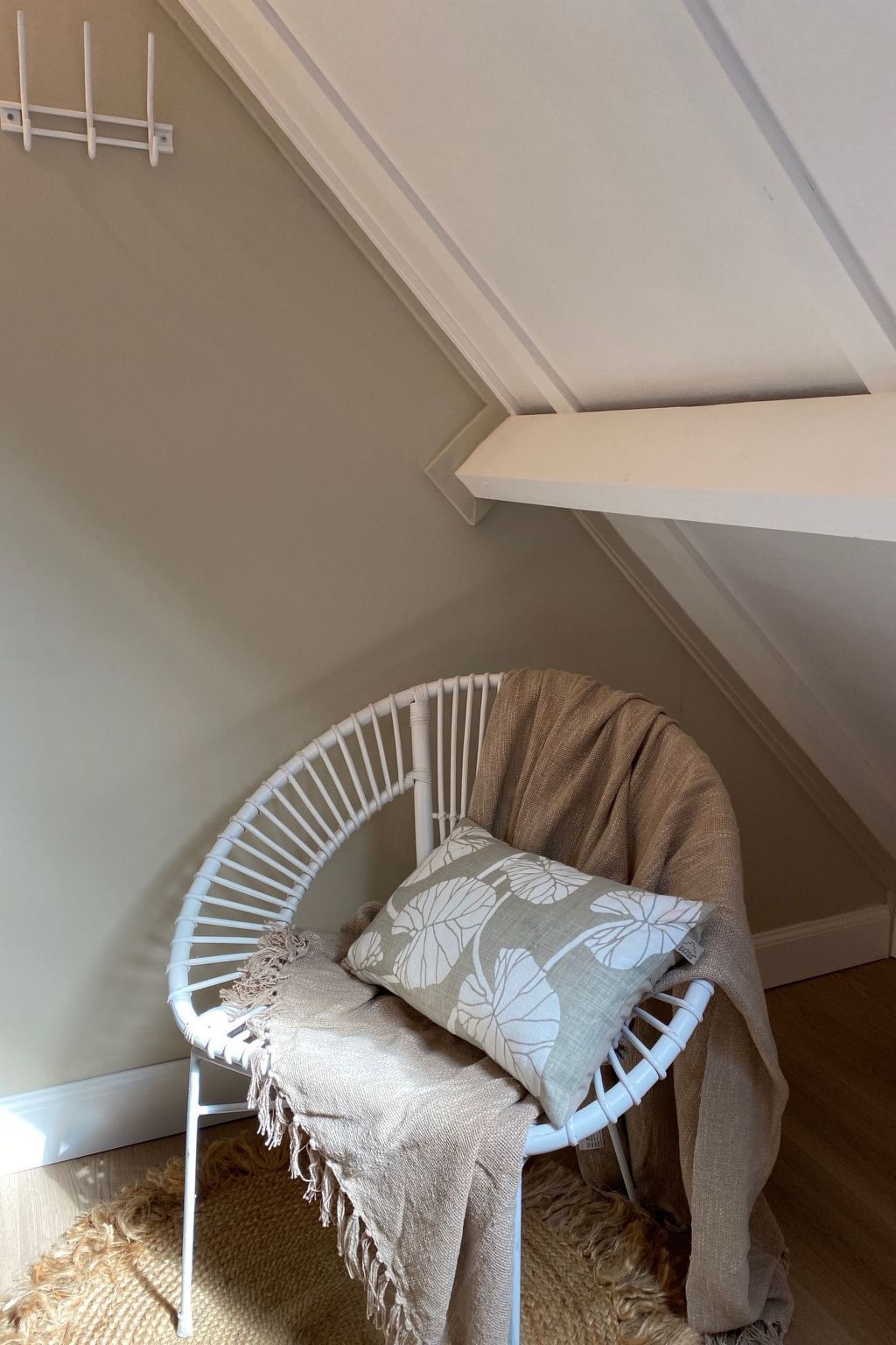 Zonnewind in der Nähe von Dünen und Wald-Inside