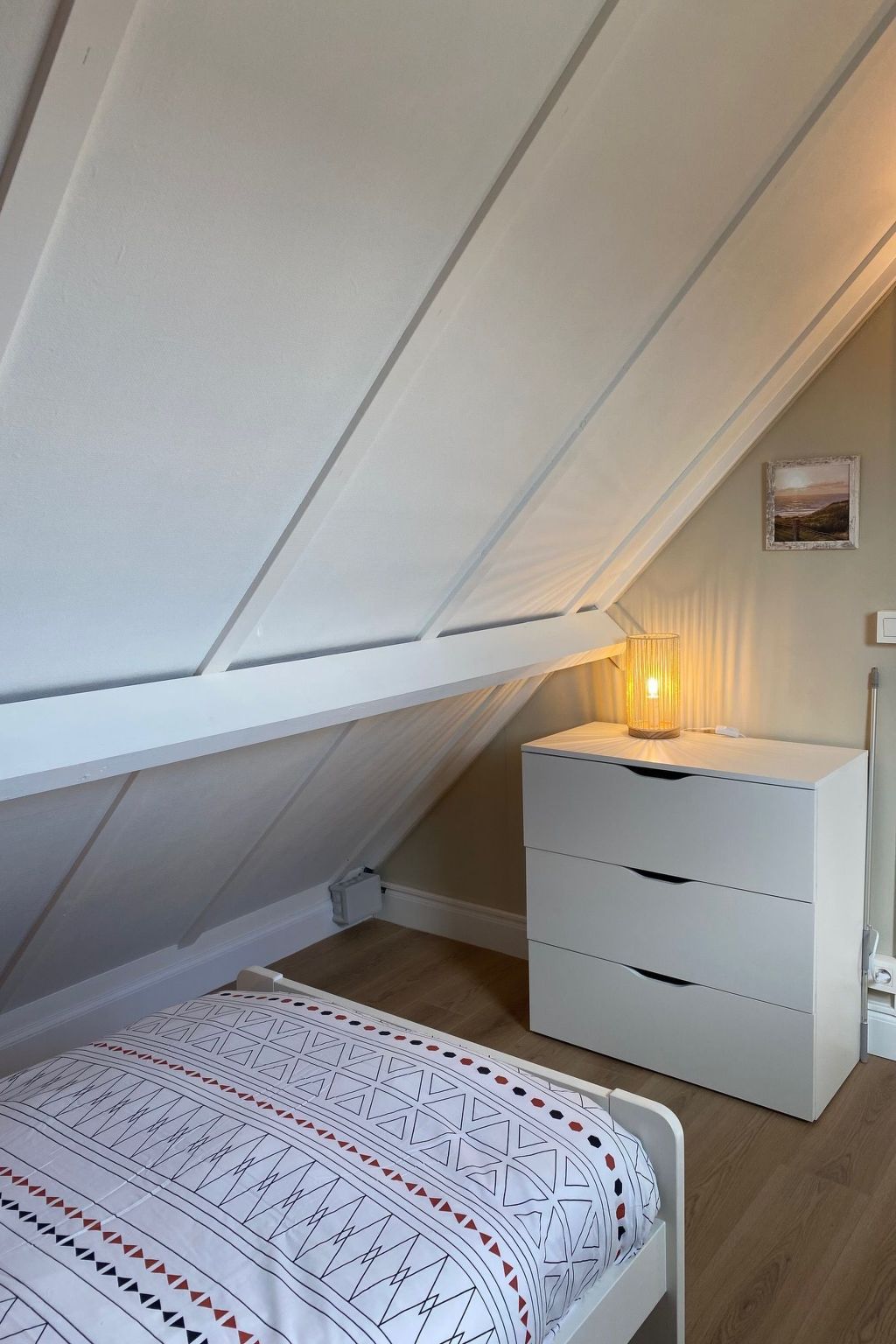 Zonnewind in der Nähe von Dünen und Wald-Inside