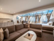 Stijlvolle Business Suite met glasdak in centrum Plovdiv - thumbnail 1