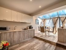 Stijlvolle Business Suite met glasdak in centrum Plovdiv - thumbnail 3