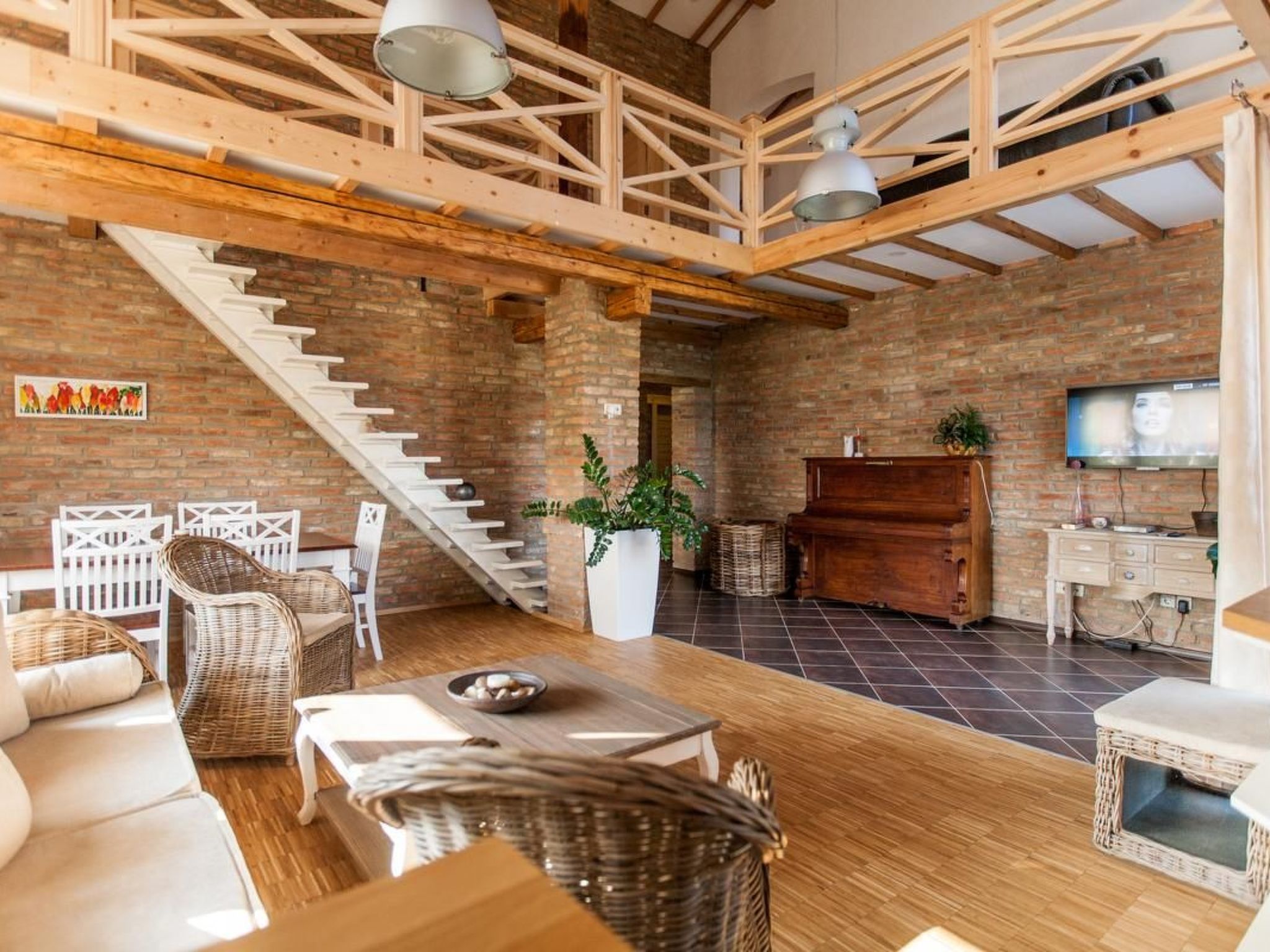 Auf zwei Etagen, mit Garten und überdachtem Grillplatz - Image-tags.info