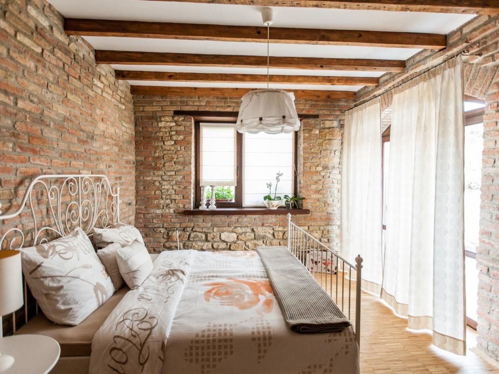 Auf zwei Etagen, mit Garten und überdachtem Grillplatz - Image-tags.info